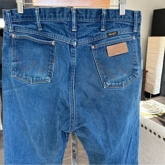 💋VTG Vintage Wrangler men’s distressed faded wallet pocket blue jeans 👖 36x34 - Picture 2 of 13